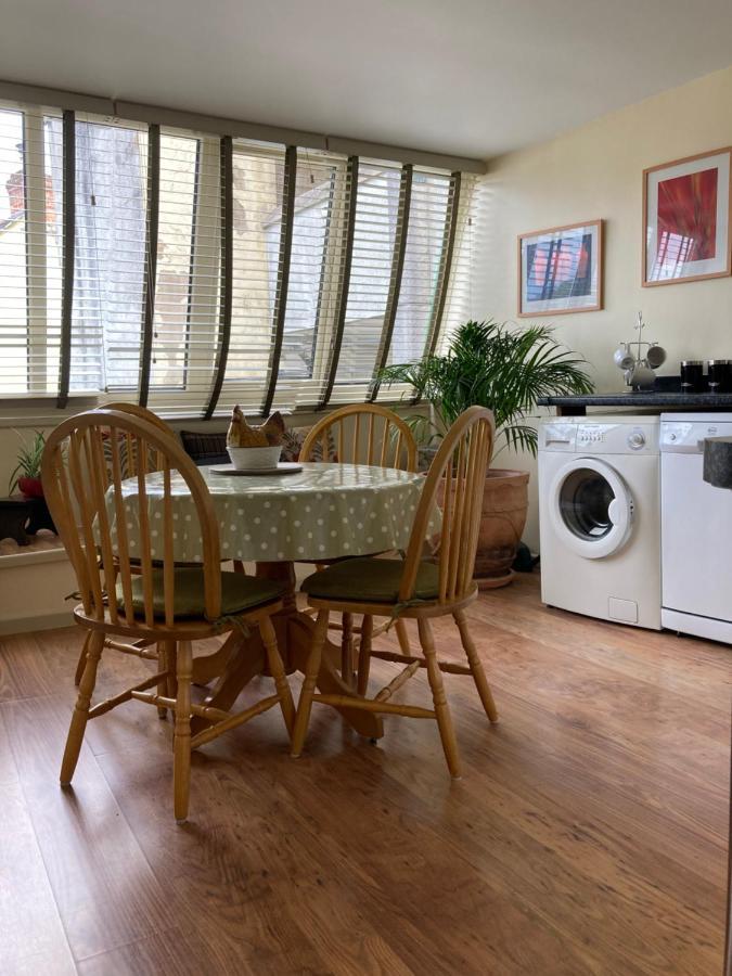 Courtyard Apartment Шептън Малет Екстериор снимка