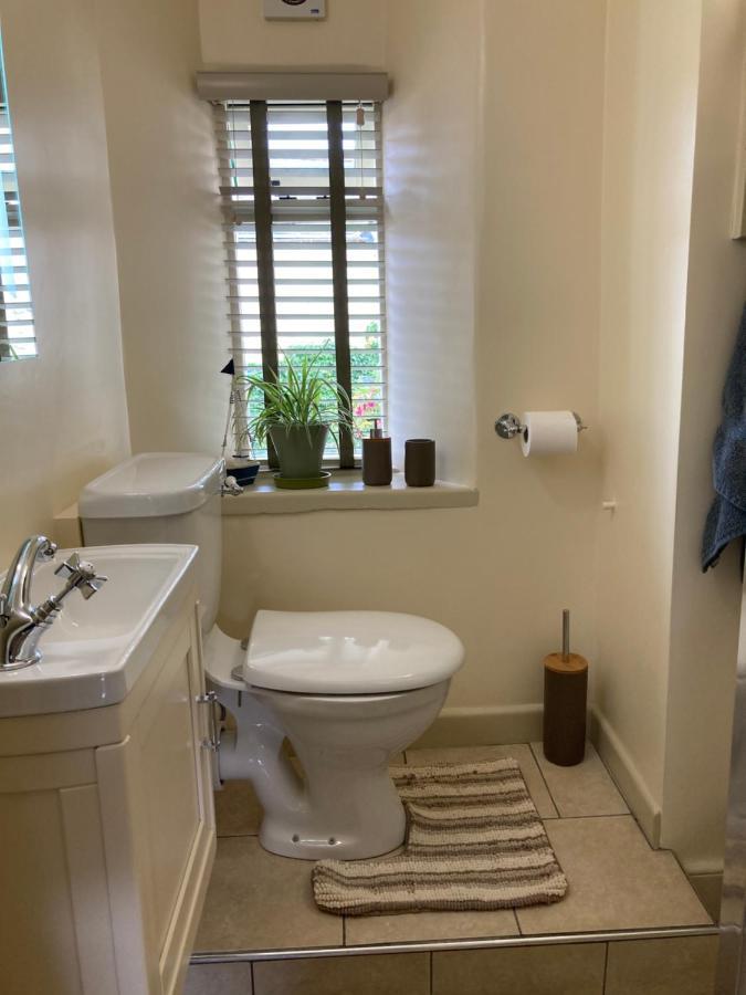 Courtyard Apartment Шептън Малет Екстериор снимка